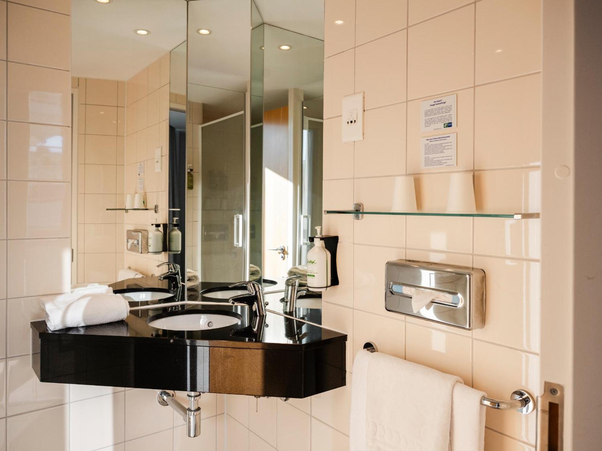 Holiday Inn Express Saint-Nazaire By Ihg Εξωτερικό φωτογραφία